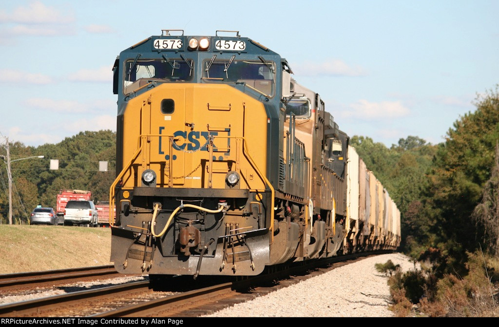 CSX SD70 AC 4573 waits for green